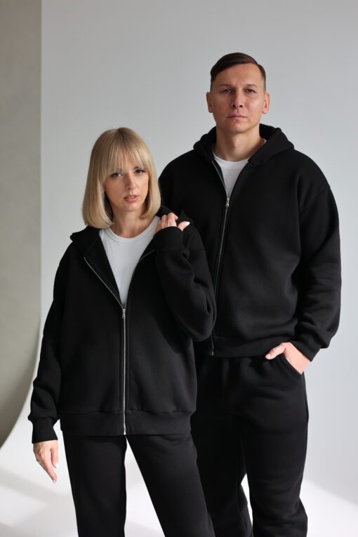UNISEX džemperis JUODAS. Su pūkeliu
