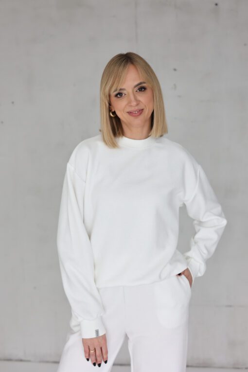 PEACH EFFECT. Moteriškas PIENO BALTUMO džemperis