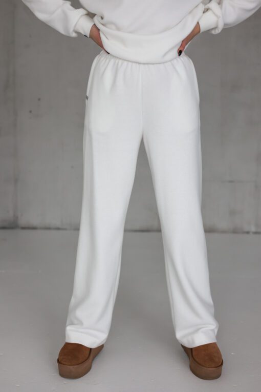 Alternative view of PEACH EFFECT. Moteriškos PIENO BALTUMO kelnės