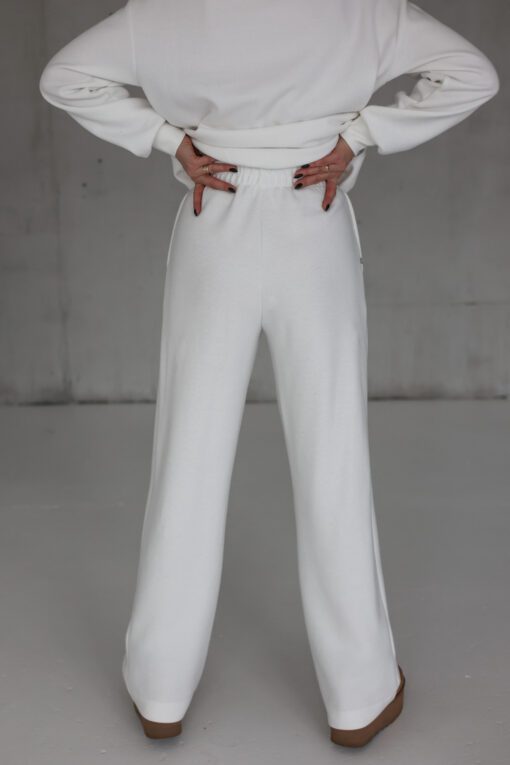 PEACH EFFECT. Moteriškos PIENO BALTUMO kelnės