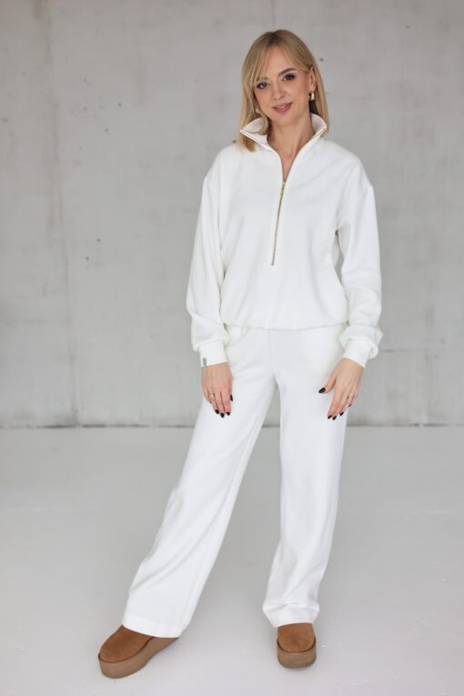 Alternative view of PEACH EFFECT. Moteriškas PIENO BALTUMO džemperis POLO