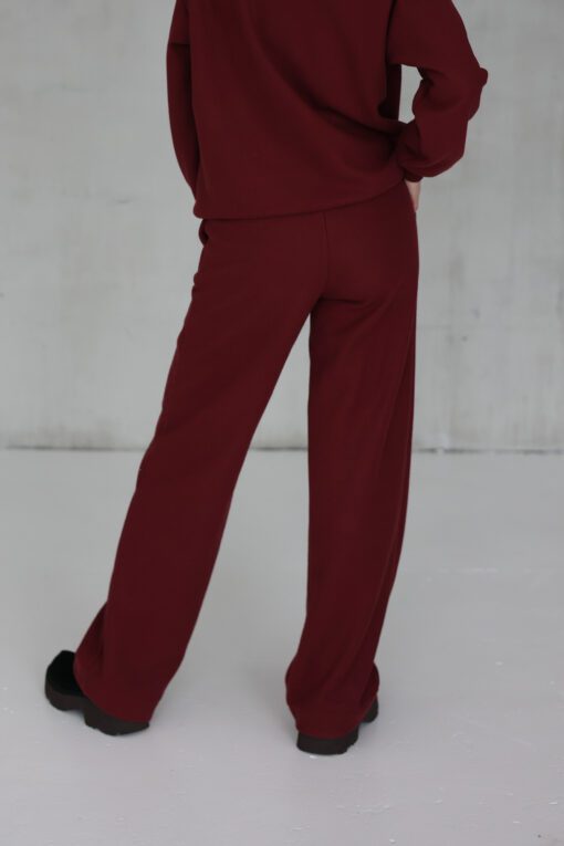 Alternative view of PEACH EFFECT. Moteriškos BORDO kelnės