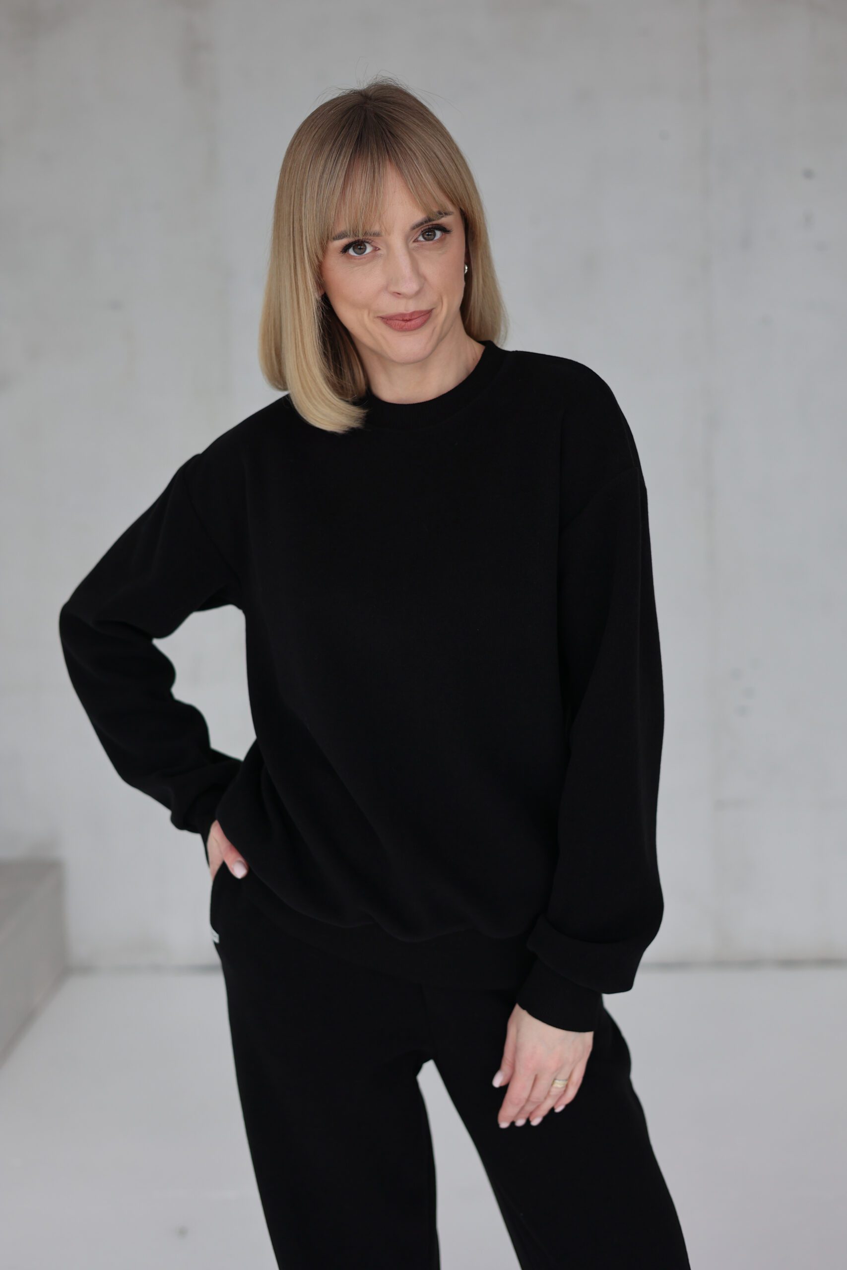 PEACH EFFECT. Moteriškas JUODAS džemperis