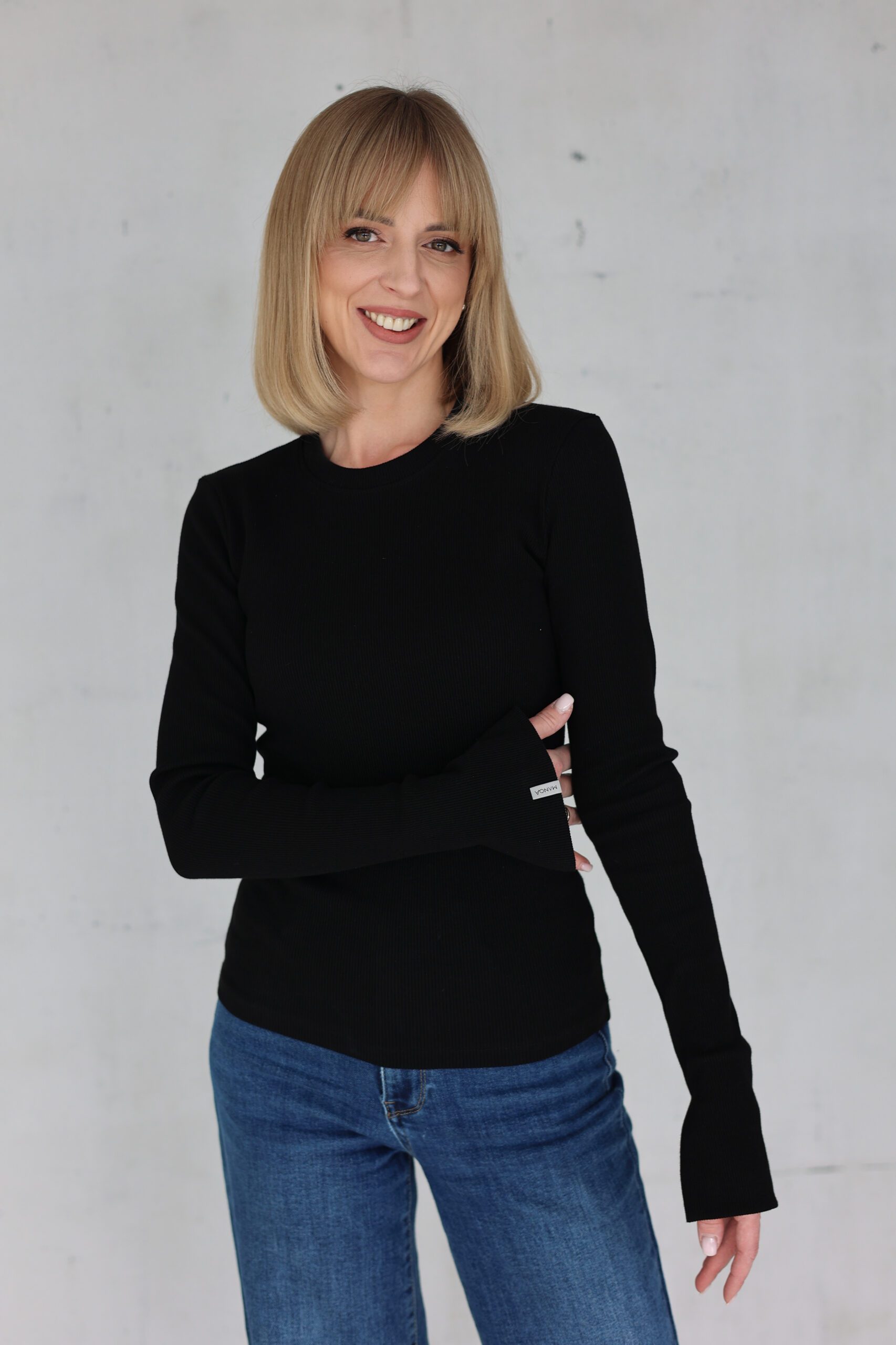 Moteriški ribb trikotažo marškinėliai su skeltukais JUODI