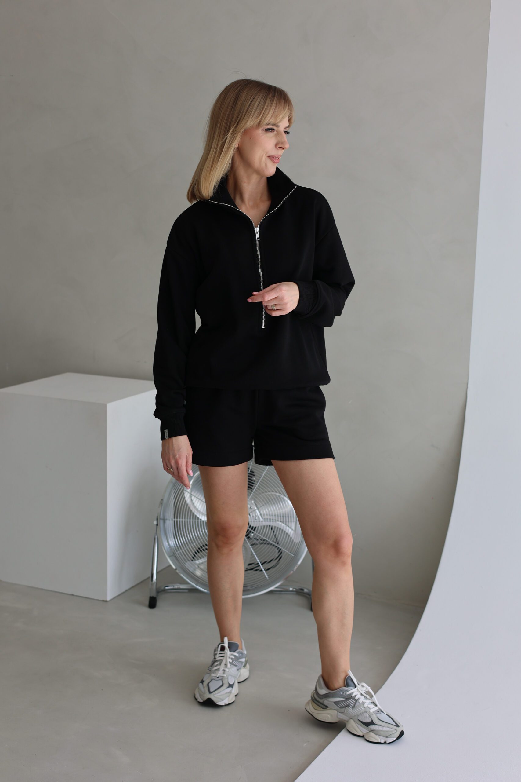 Moteriški JUODI šortai - Image 4