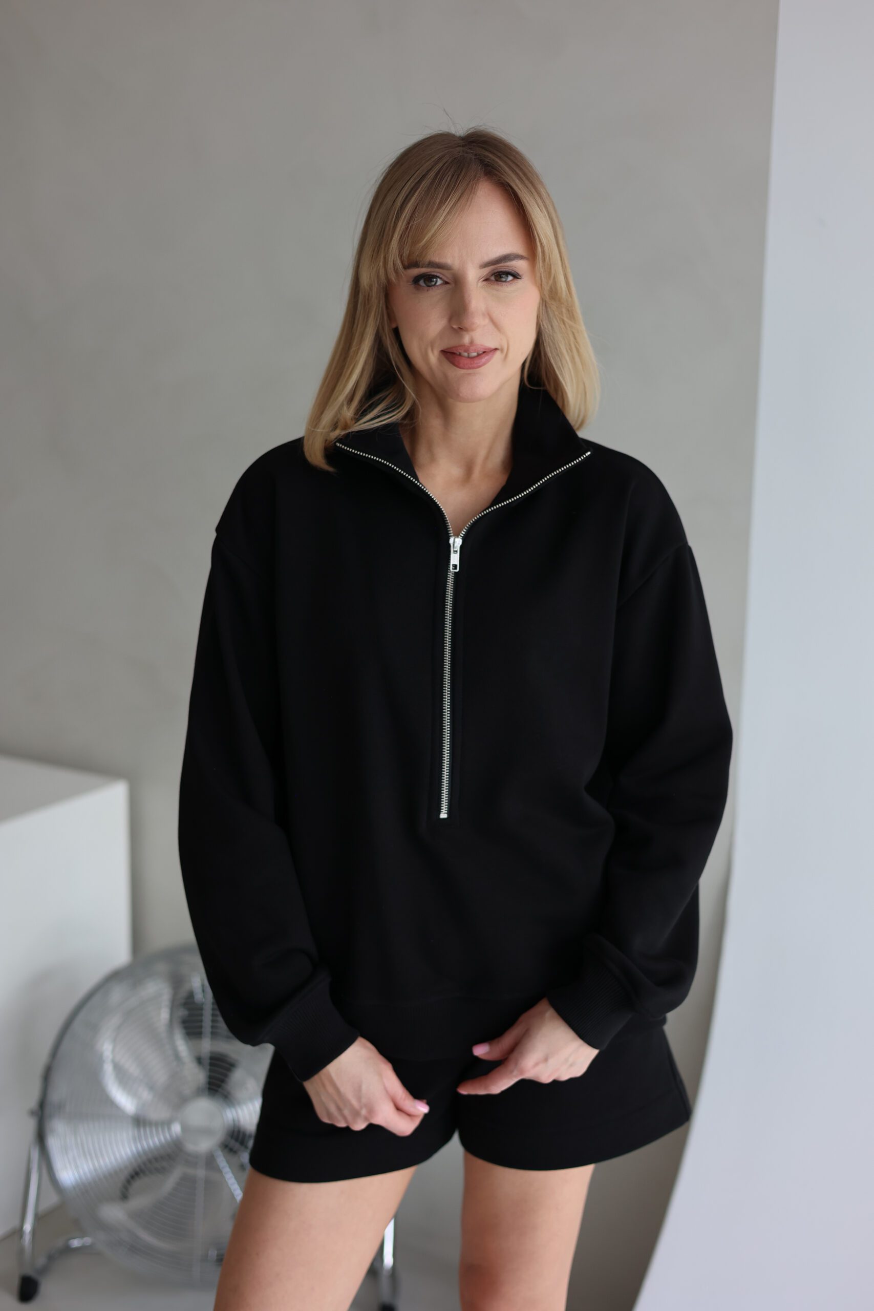 Moteriškas JUODAS džemperis POLO